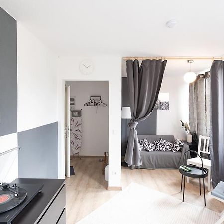 - Nice New York Apartment In The Heart Of Duisburg - Betten & Sofa - 5 Mins Central Station Hbf - Big Tv & Wifi - المظهر الخارجي الصورة