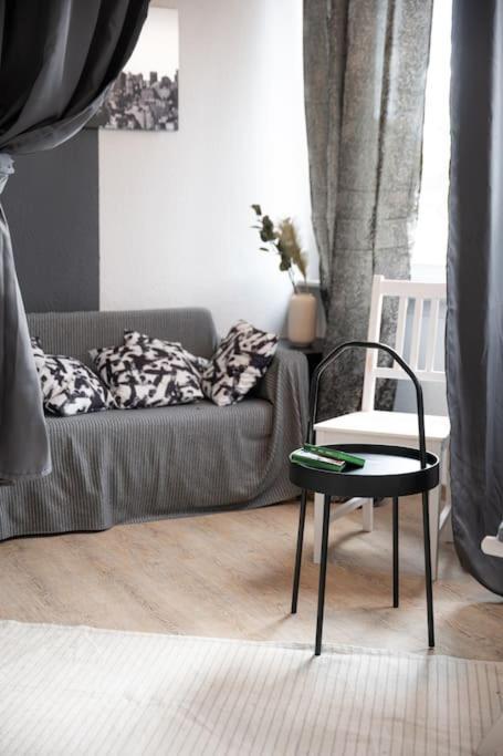 - Nice New York Apartment In The Heart Of Duisburg - Betten & Sofa - 5 Mins Central Station Hbf - Big Tv & Wifi - المظهر الخارجي الصورة