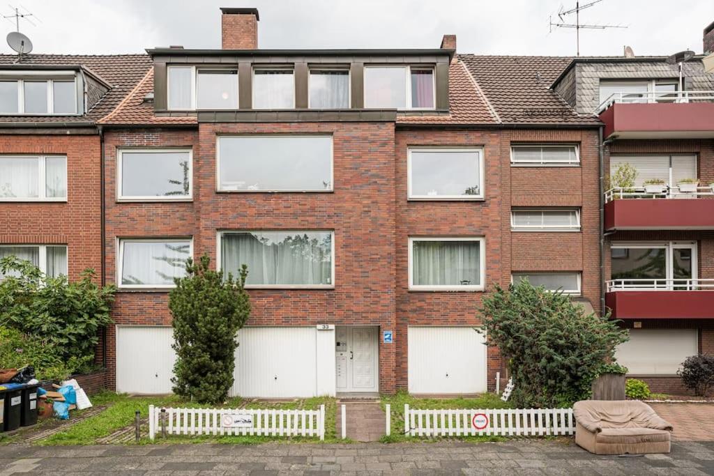 - Nice New York Apartment In The Heart Of Duisburg - Betten & Sofa - 5 Mins Central Station Hbf - Big Tv & Wifi - المظهر الخارجي الصورة
