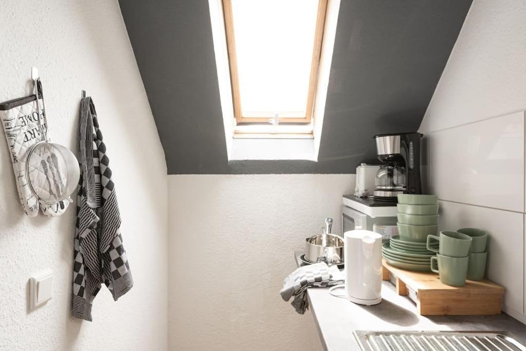 - Nice New York Apartment In The Heart Of Duisburg - Betten & Sofa - 5 Mins Central Station Hbf - Big Tv & Wifi - المظهر الخارجي الصورة